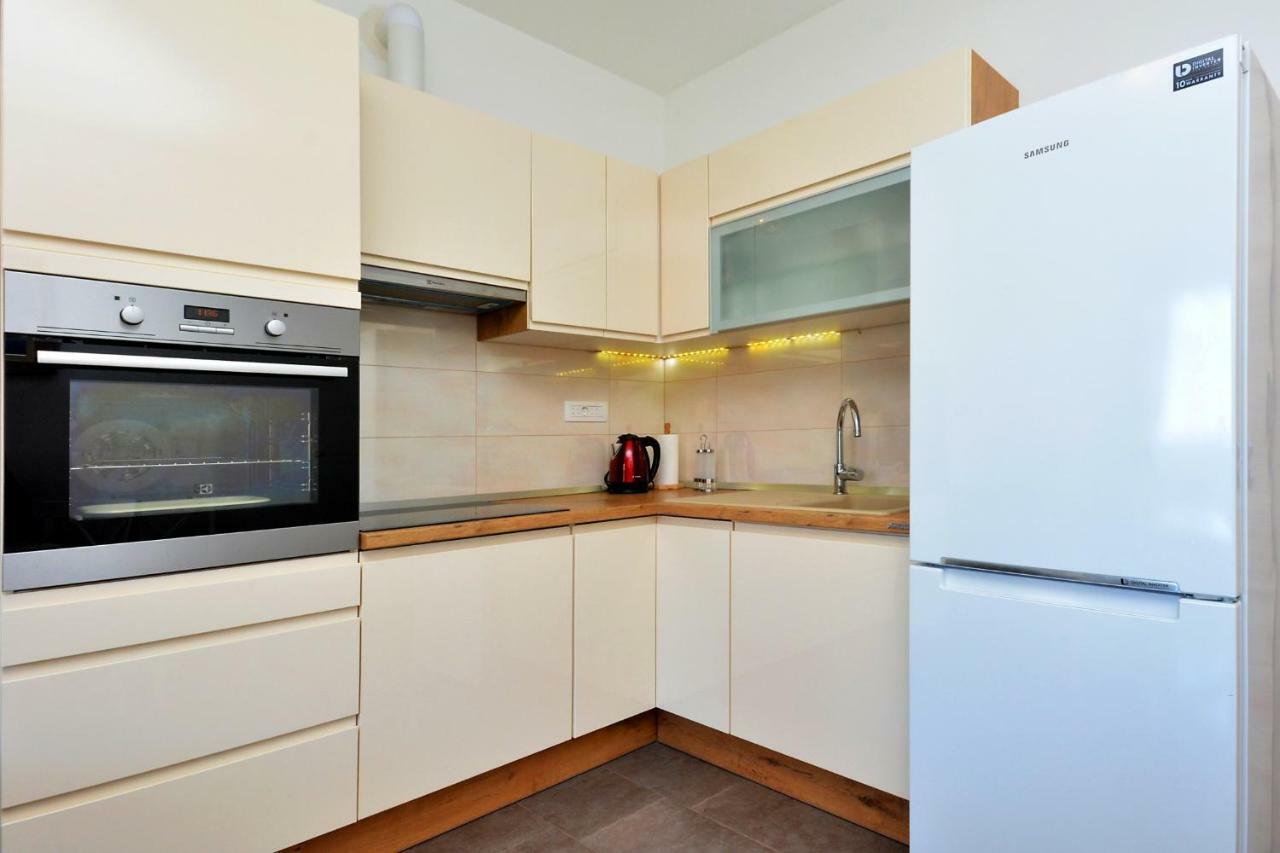 M & M Apartment Podstrana Bagian luar foto