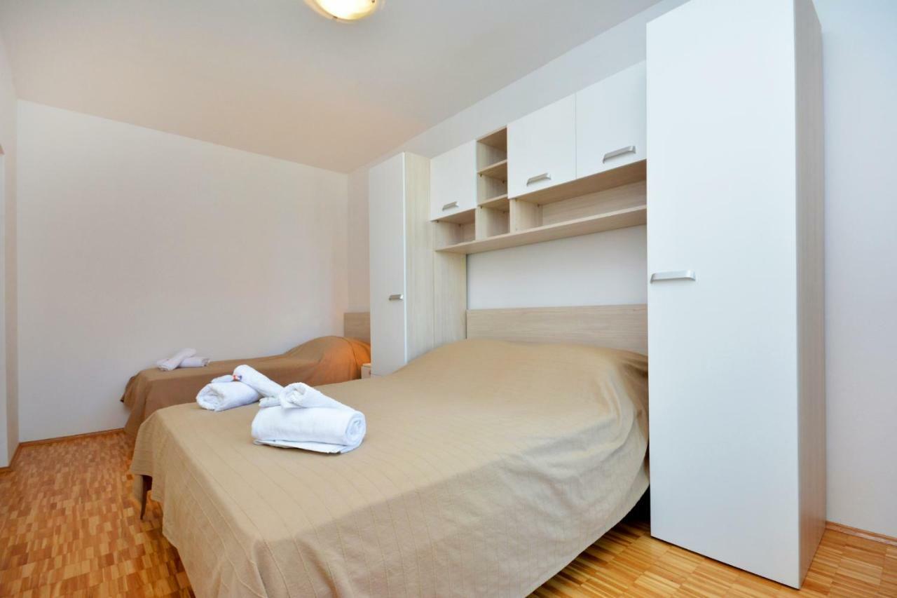 M & M Apartment Podstrana Bagian luar foto