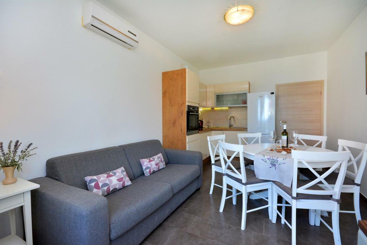 M & M Apartment Podstrana Bagian luar foto