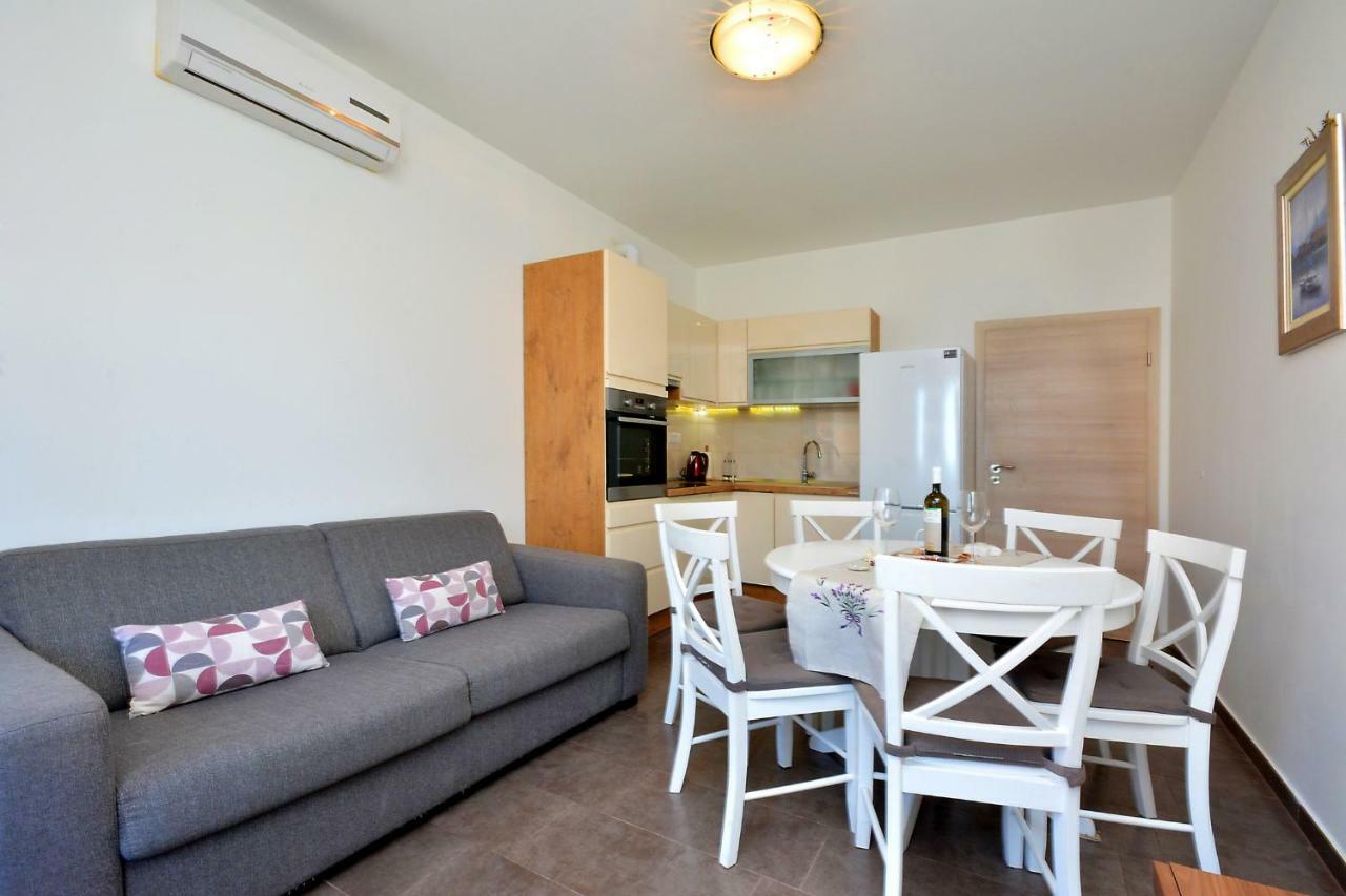 M & M Apartment Podstrana Bagian luar foto